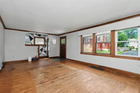 Living - 19 Hoffman Ave, Mansfield, OH 44906 photo 2 of 3