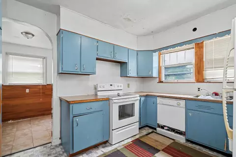 Kitchen - 19 Hoffman Ave, Mansfield, OH 44906 photo 2 of 2