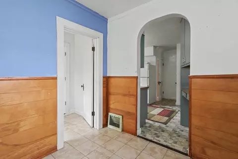 Entry Way - 19 Hoffman Ave, Mansfield, OH 44906 photo 2 of 5