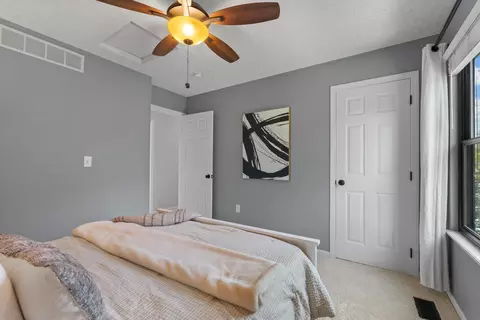 Bedroom - 2935 Splitrock Rd, Columbus, OH 43221 photo 5 of 7