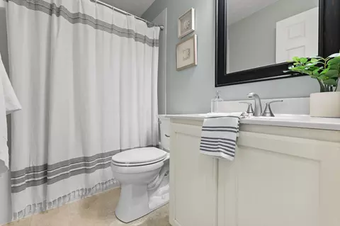 Bath - 2935 Splitrock Rd, Columbus, OH 43221 photo 4 of 4