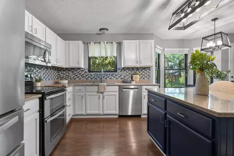 Kitchen - 2935 Splitrock Rd, Columbus, OH 43221 photo 2 of 5