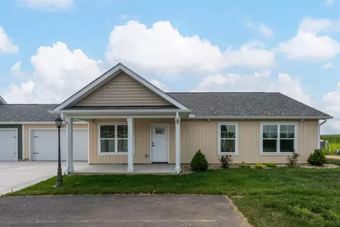 204 Cumberland Meadows Cir, Hebron, OH 43025
