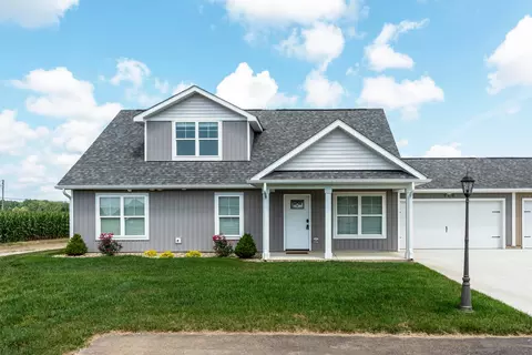 208 Cumberland Meadows Cir, Hebron, OH 43025