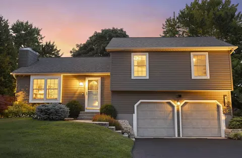 3700 Mountshannon Rd, Columbus, OH 43221