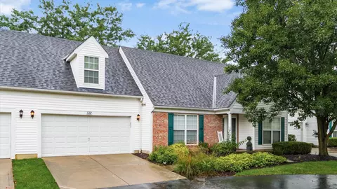 8687 Lazelle Commons Dr, Lewis Center, OH 43035