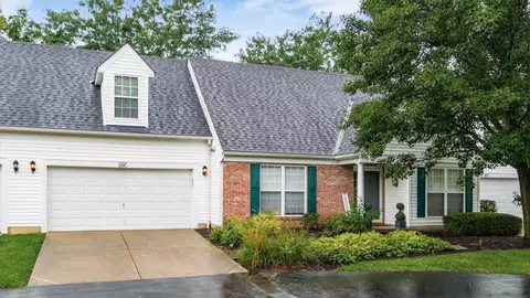 8687 Lazelle Commons Dr, Lewis Center, OH 43035