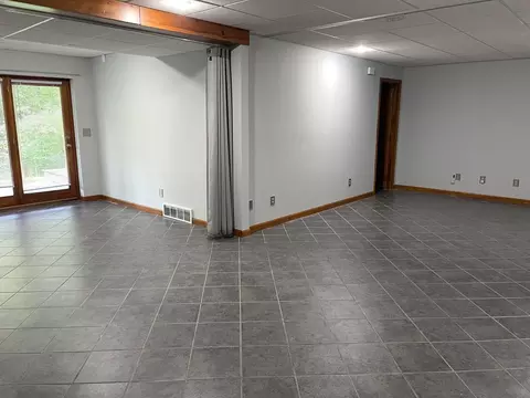 Living - 31275 Deerfield Dr, Logan, OH 43138 photo 5 of 6