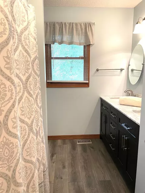 Bath - 31275 Deerfield Dr, Logan, OH 43138 photo 3 of 9