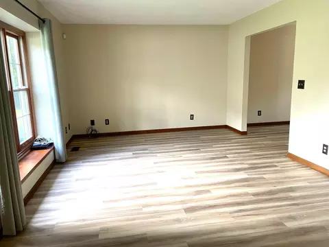 Living - 31275 Deerfield Dr, Logan, OH 43138 photo 3 of 6