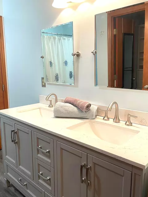 Bath - 31275 Deerfield Dr, Logan, OH 43138 photo 5 of 9