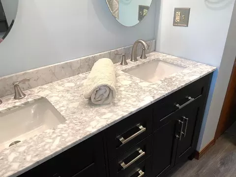 Bath - 31275 Deerfield Dr, Logan, OH 43138 photo 2 of 9