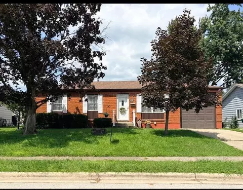 750 Crescent Dr, West Jefferson, OH 43162