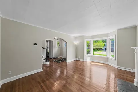 Living - 667 King Ave, Marion, OH 43302 photo 2 of 7