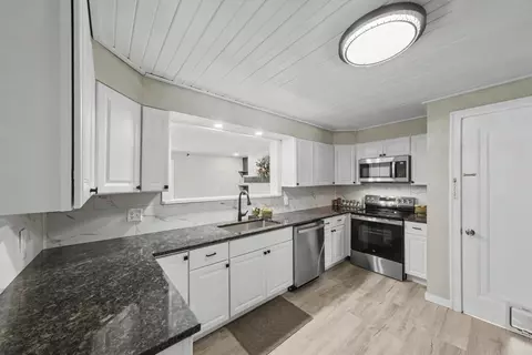 Kitchen - 667 King Ave, Marion, OH 43302 photo 2 of 2