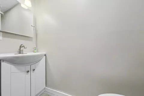 Bath - 667 King Ave, Marion, OH 43302 photo 4 of 4