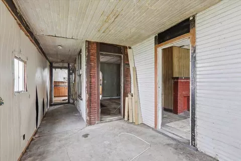 Entry Way - 1322 Linden Ave, Springfield, OH 45505 photo 8 of 9
