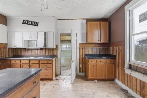 Kitchen - 1322 Linden Ave, Springfield, OH 45505 photo 1 of 2