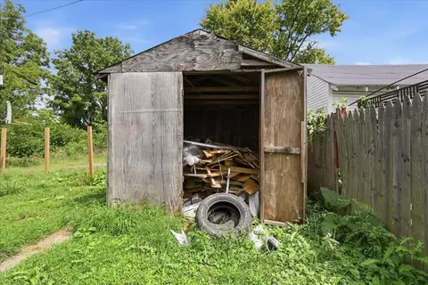 Exterior - 1322 Linden Ave, Springfield, OH 45505 photo 6 of 6