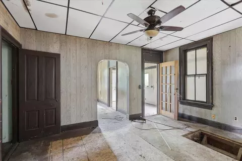 Entry Way - 1322 Linden Ave, Springfield, OH 45505 photo 4 of 9