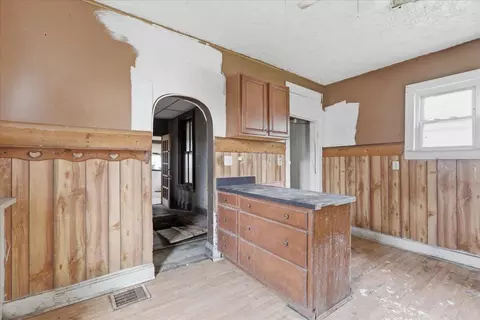 Entry Way - 1322 Linden Ave, Springfield, OH 45505 photo 7 of 9