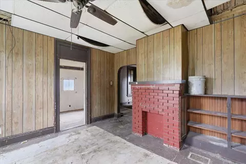 Living - 1322 Linden Ave, Springfield, OH 45505 photo 1 of 3