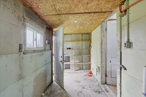 Entry Way - 1322 Linden Ave, Springfield, OH 45505 photo 3 of 9