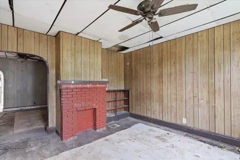 Living - 1322 Linden Ave, Springfield, OH 45505 photo 2 of 3