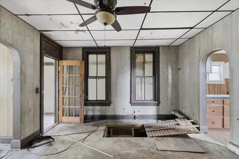Living - 1322 Linden Ave, Springfield, OH 45505 photo 3 of 3