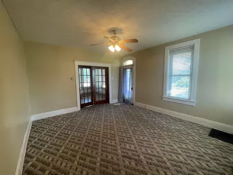Living - 7924 E State Route 56, Circleville, OH 43113 photo 3 of 5