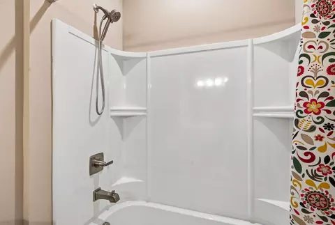 Bath - 119 Firenze Rd, Delaware, OH 43015 photo 5 of 7
