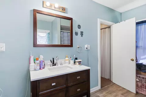Bath - 295 E George St, Marion, OH 43302 photo 2 of 3