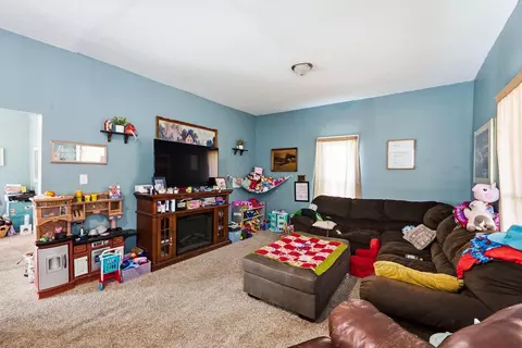 Living - 295 E George St, Marion, OH 43302 photo 2 of 3