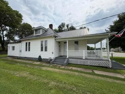 Exterior - 580 E Main St, Circleville, OH 43113 photo 3 of 3