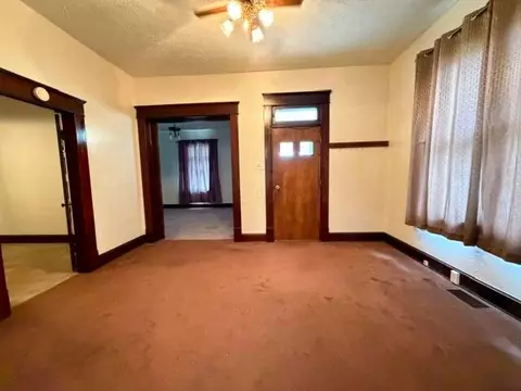 Living - 580 E Main St, Circleville, OH 43113 photo 3 of 4