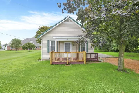60 N Main St, Thornville, OH 43076