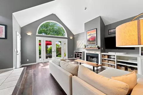 557 Fallis Rd, Columbus, OH 43214