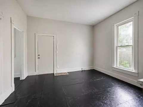 Living - 131 E Southern Ave, Springfield, OH 45505 photo 5 of 9