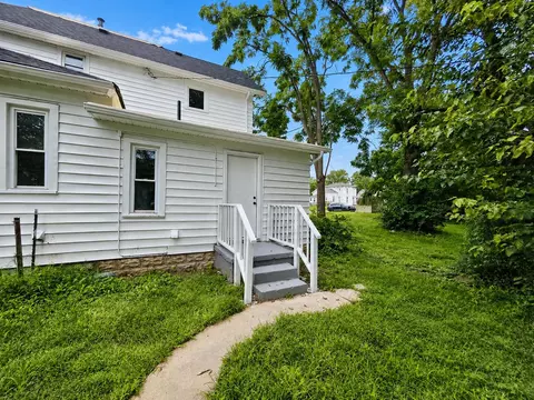 Exterior - 131 E Southern Ave, Springfield, OH 45505 photo 8 of 9