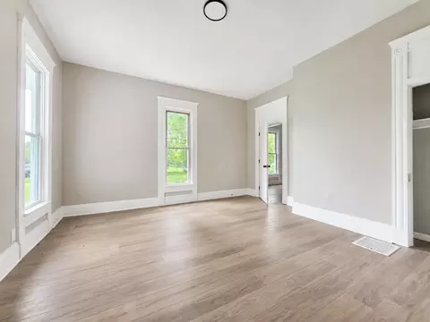 Living - 131 E Southern Ave, Springfield, OH 45505 photo 3 of 9