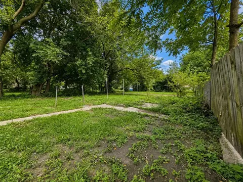 Exterior - 131 E Southern Ave, Springfield, OH 45505 photo 3 of 9