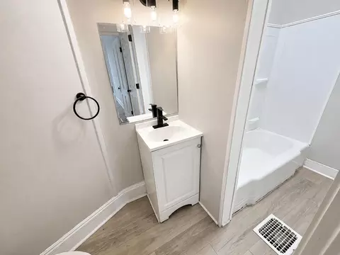 Bath - 131 E Southern Ave, Springfield, OH 45505 photo 1 of 4