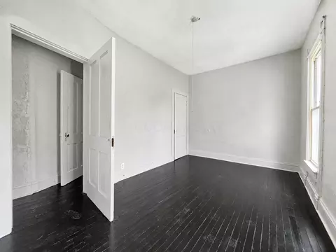 Bedroom - 131 E Southern Ave, Springfield, OH 45505 photo 4 of 5