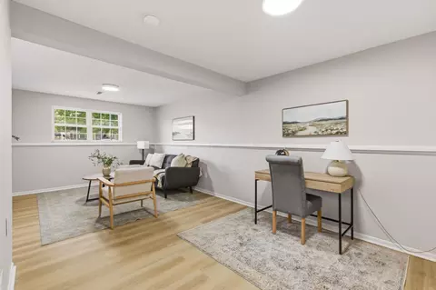 Living - 943 Robmeyer Dr, Columbus, OH 43207 photo 6 of 6