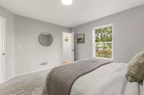 Bedroom - 943 Robmeyer Dr, Columbus, OH 43207 photo 2 of 5