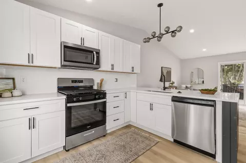 Kitchen - 943 Robmeyer Dr, Columbus, OH 43207 photo 3 of 4