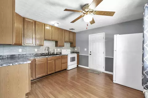 Kitchen - 2473 Cramer Rd, Marion, OH 43302 photo 2 of 2
