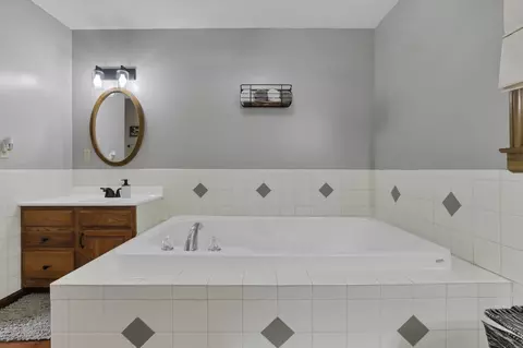 Bath - 10575 State Route 56 E, Circleville, OH 43113 photo 5 of 8
