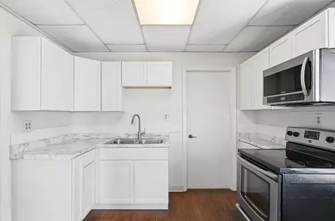Kitchen - 60 Mohawk St, Newark, OH 43055 photo 1 of 4