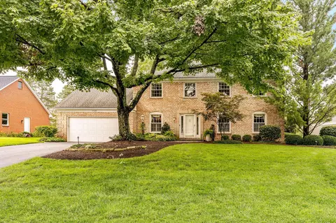 2405 Sandover Rd, Columbus, OH 43220
